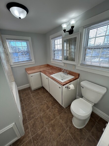 Building Photo - 201 Bonito St