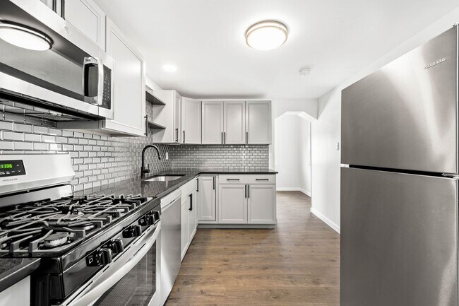 Building Photo - Beautiful 3 bedroom home in Homestead available July 10!