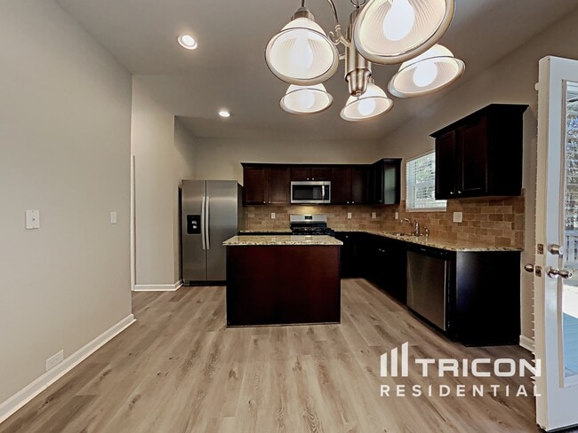Building Photo - 3650 Lebella Ln