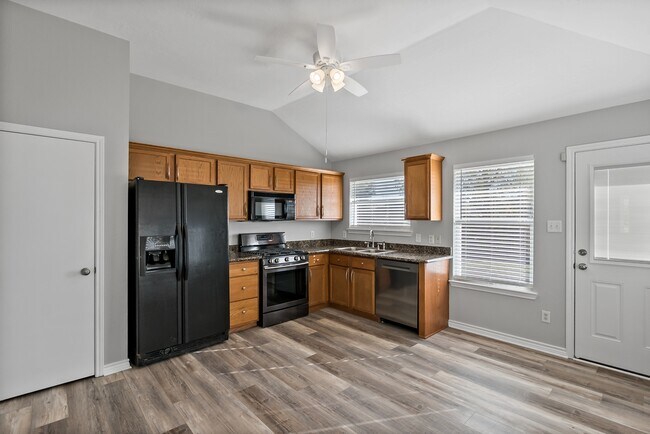 Building Photo - 1002 Crested Point Dr