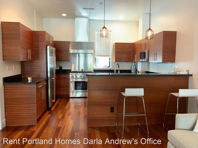 Building Photo - 1636 NW Riverscape St