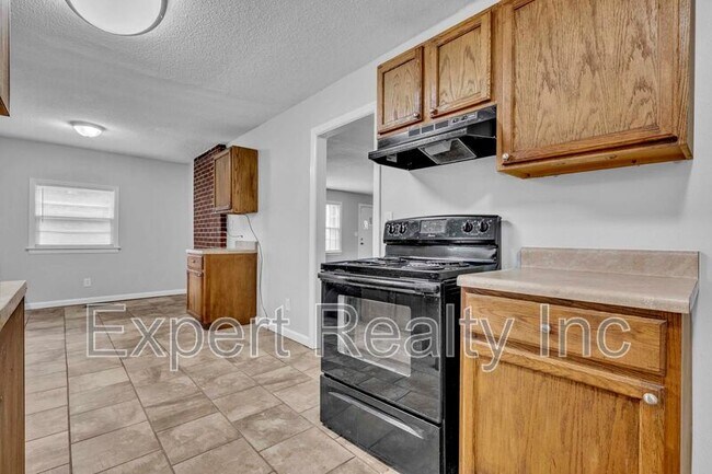Building Photo - 920 Parkway Dr