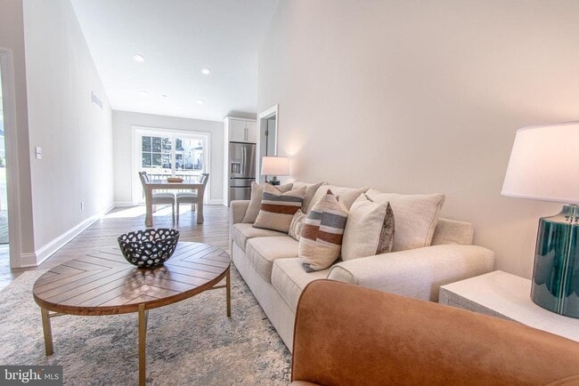 Building Photo - 14 Sandy Ln