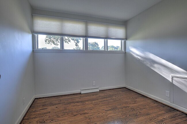 Building Photo - 3 Bdrm / 2 Bath One Level Home   Kingsport, TN