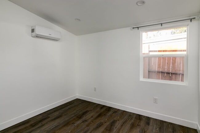 Building Photo - Charming One Bedroom ADU in Reseda