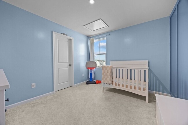 Building Photo - 160 Day Song Ct