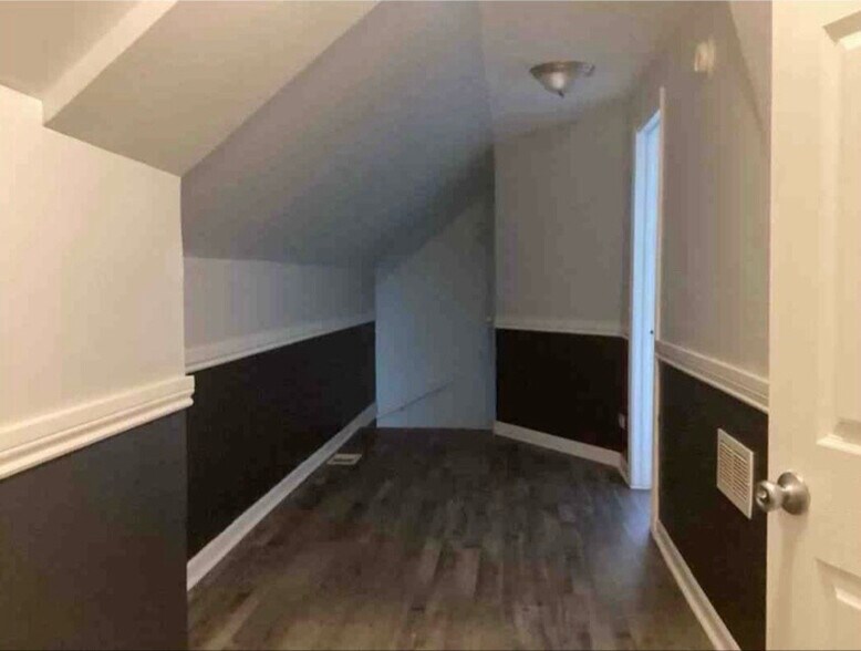 Building Photo - 8423 S Muskegon Ave