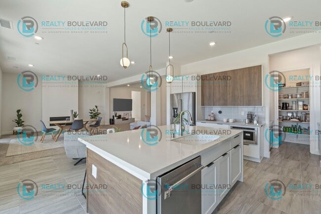 Building Photo - Stylish 3-Bedroom Sanctuary with Sophistic...