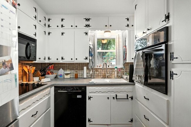 Building Photo - 3026 Ventura Dr
