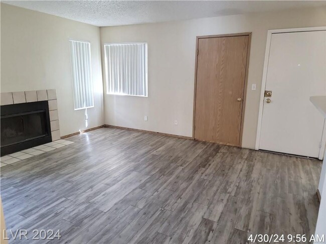 Building Photo - UPSTAIRS 2 BEDROOM UNIT ON THE EASTSIDE!