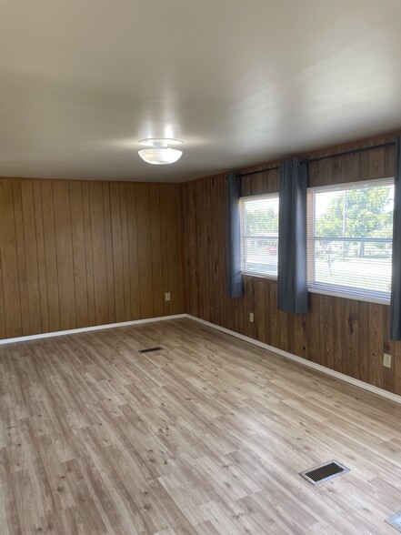 Building Photo - 7100 Karen Ln