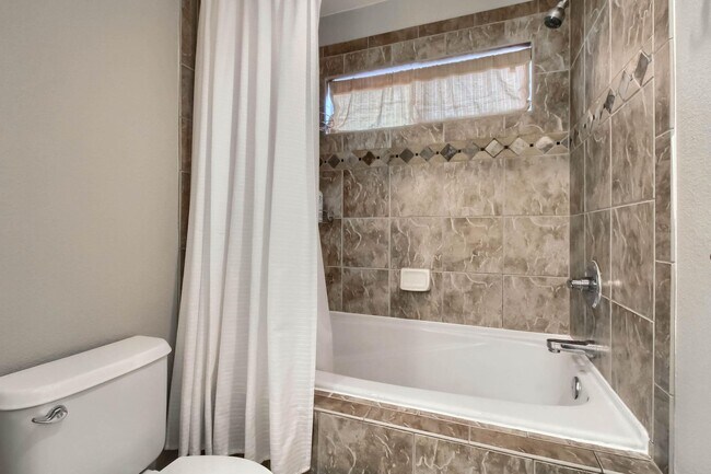 Building Photo - Highlands Ranch Spacious 3 bed 2.5 bath
