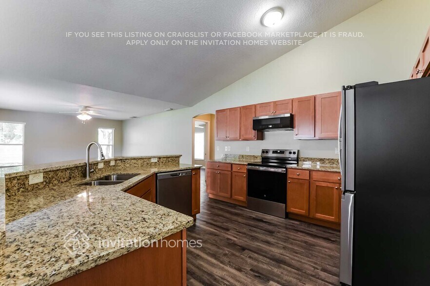 Building Photo - 752 Westview Dr