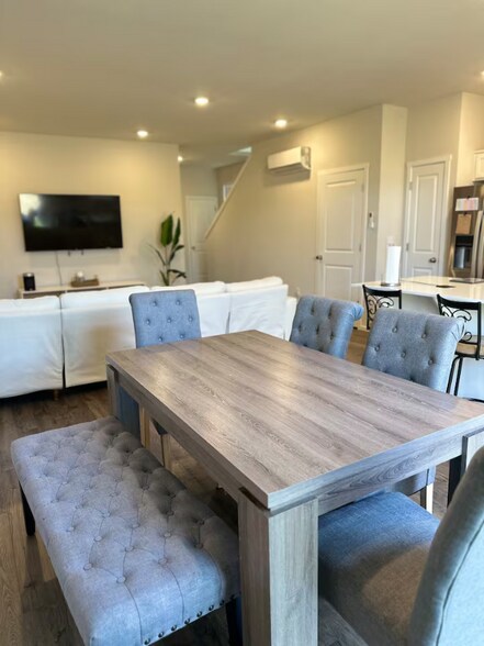 Building Photo - 13764 NE 67th Wy