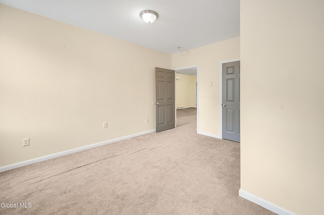 Building Photo - 281 Main St