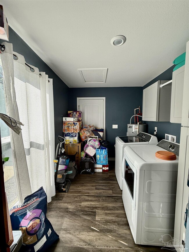 Building Photo - 5899 Cedar Tree Dr
