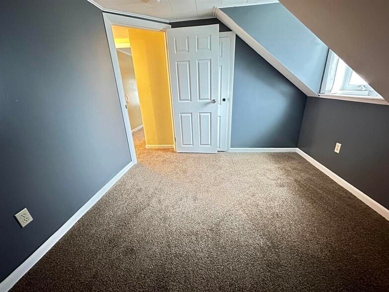 Building Photo - 20 Spring