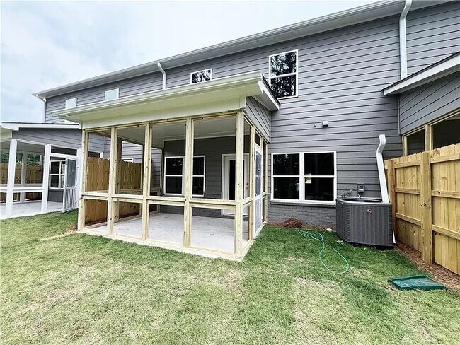 Building Photo - 1446 Fern Ridge Ln
