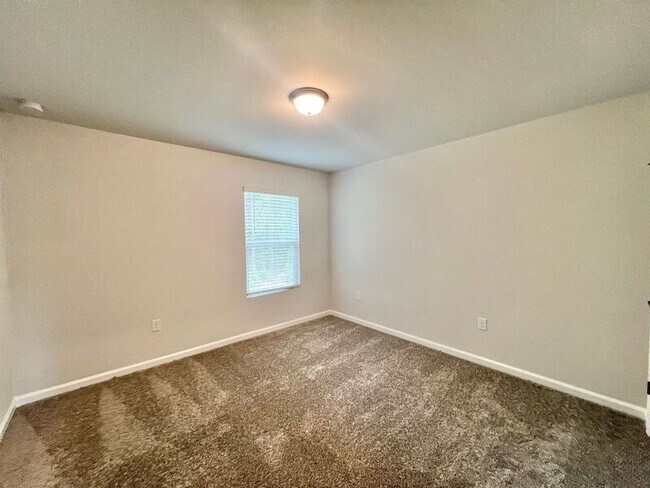 Building Photo - 812 McKenzie Pk Ter