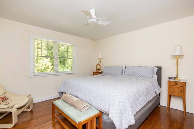 Building Photo - 49 Wooded Oak Ln