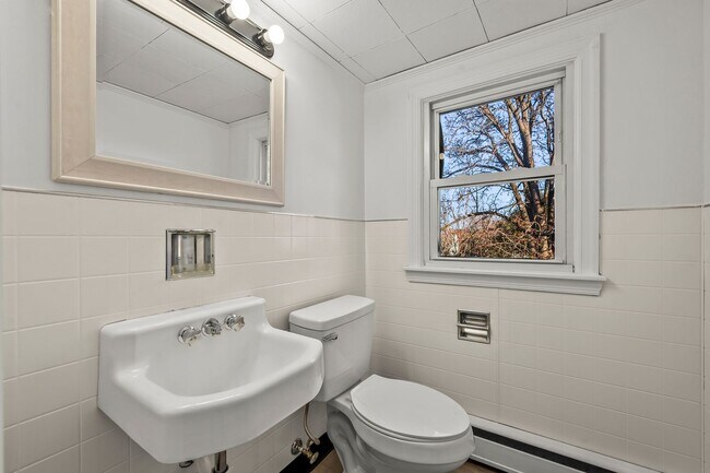 Building Photo - Beautiful 3bed/1bath