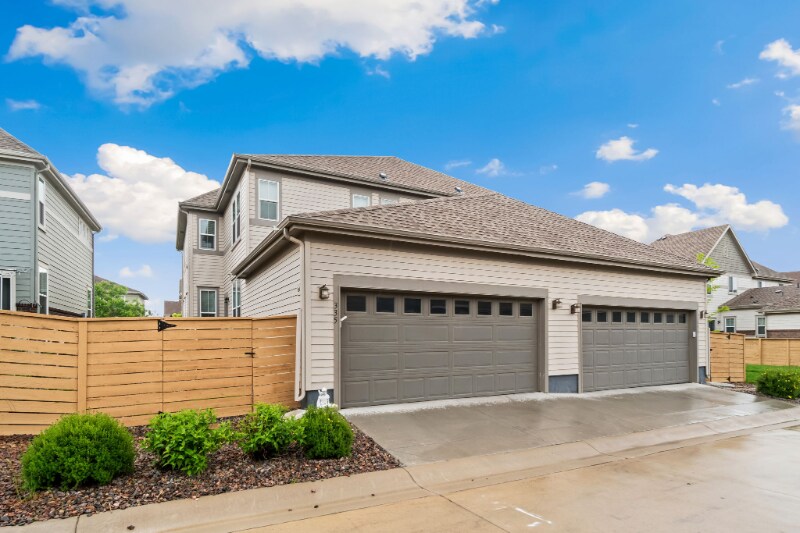 Building Photo - 335 Zeppelin Wy