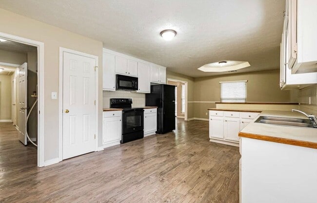 Building Photo - 1576 Canberra Dr