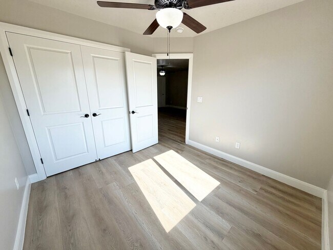 Building Photo - 355 W 200 S