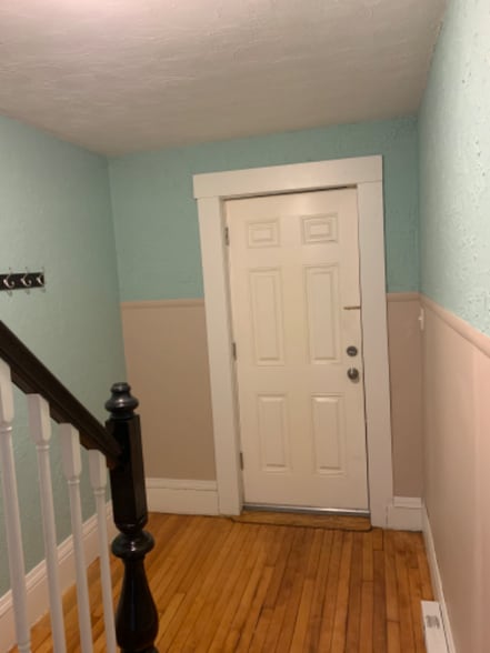 Building Photo - 609 Cambridge St