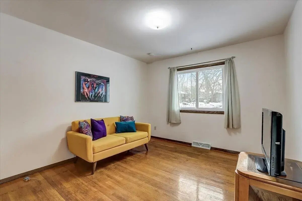 Building Photo - 4906 Academy Dr