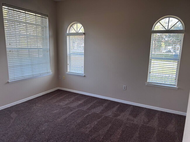 Building Photo - 3/2.5 Townhome