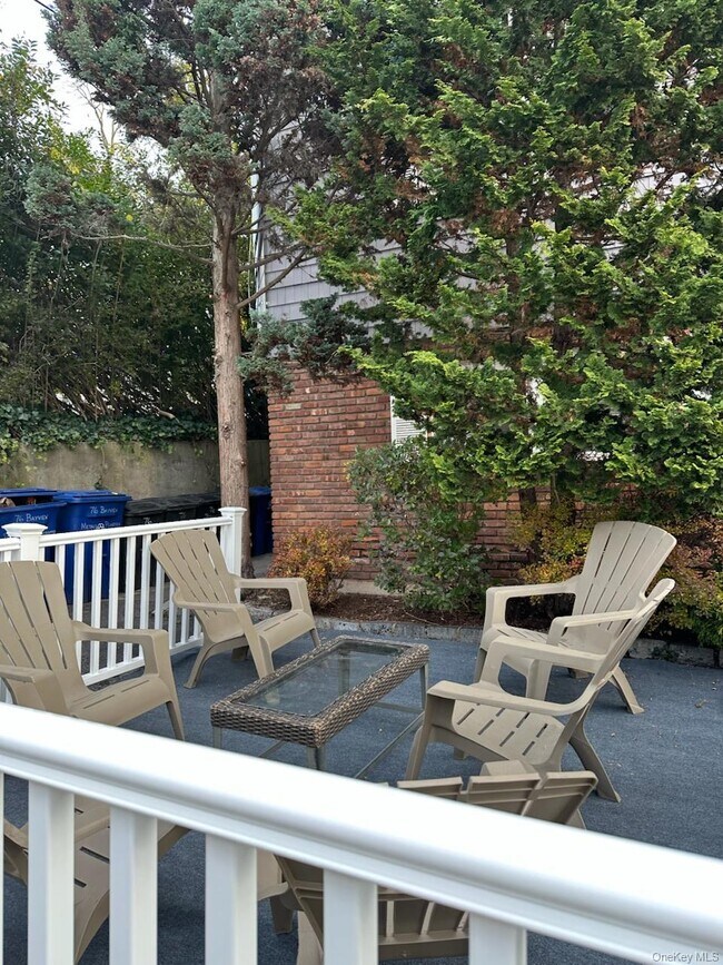 Building Photo - 76 Bayview Ave