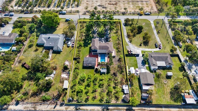 Building Photo - 26500 SW 167th Ave