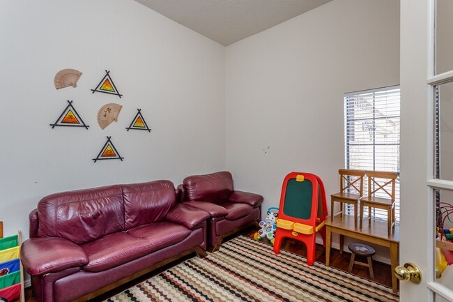 Building Photo - 6706 Ashworth Dr