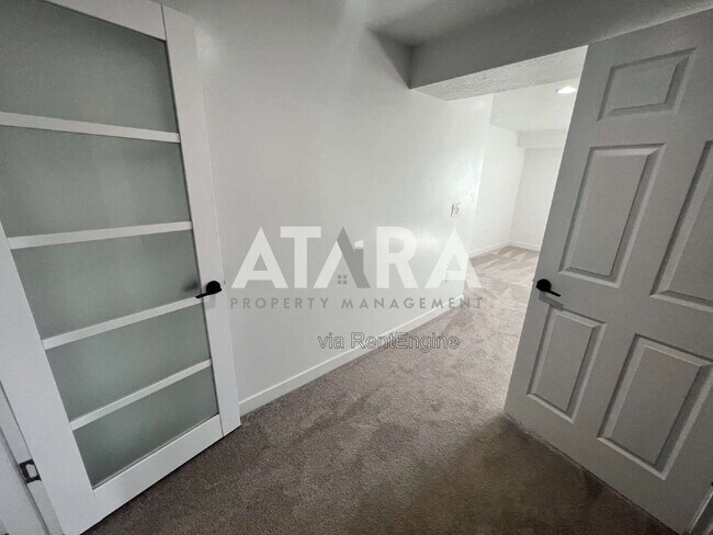 Building Photo - 1754 Oakwood Ln