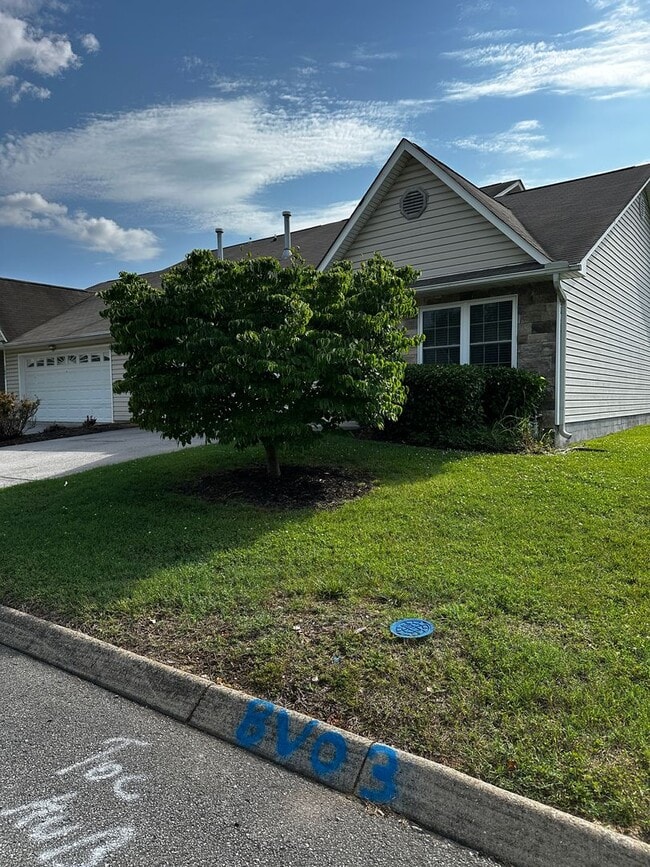 Building Photo - Knoxville 37914 - 3 bedroom, 2 bath home - Contact Regina Upshaw (865) 237-2369