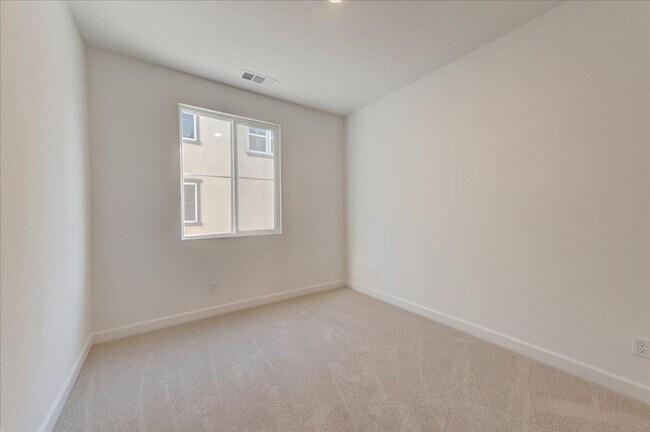 Building Photo - 1404 Mountain Laurel Rd