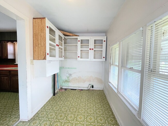 Building Photo - 3 bed 1 bath home