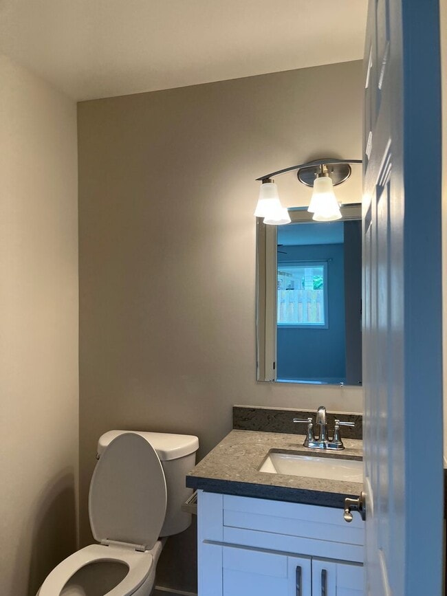 Building Photo - Kaneohe Duplex - Downstairs unit 2 bedrooms, 1.5 bath with 2 parking stalls - Avail now!