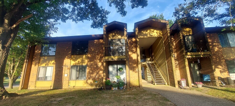 Building Photo - 7098 Wildwood Cir