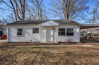 Building Photo - 1902 Meadow Dr