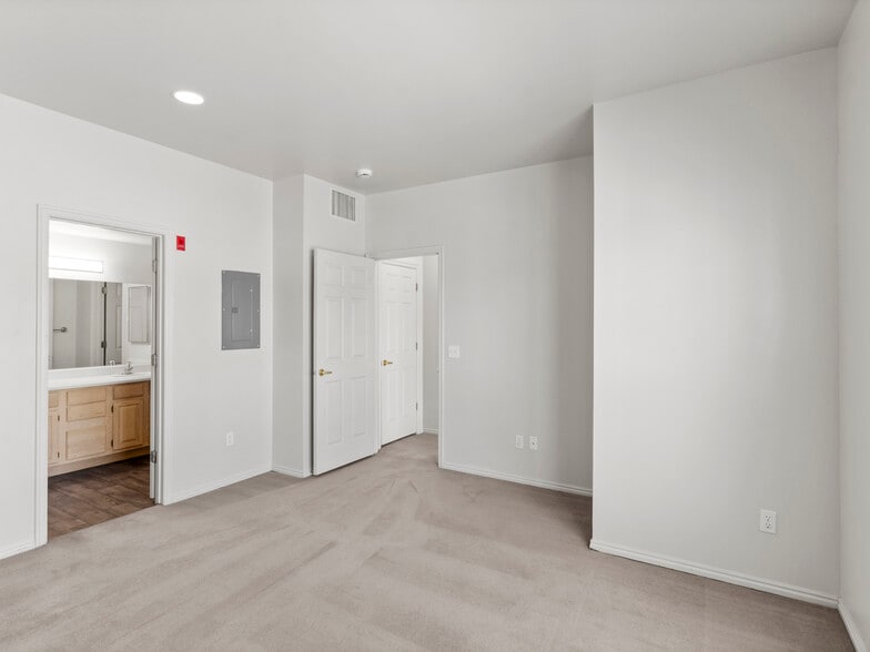 Building Photo - 900 Bitner Rd