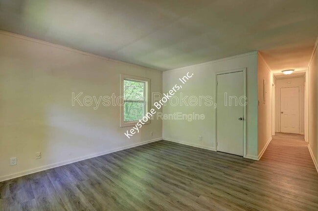 Building Photo - 1208 4th Ave W