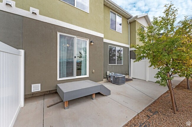 Building Photo - 5113 W Vibrato St