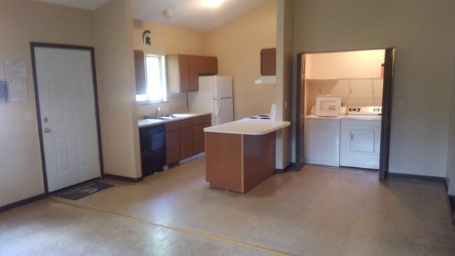 Kitchen & Laundry - 242 Spartan Ave