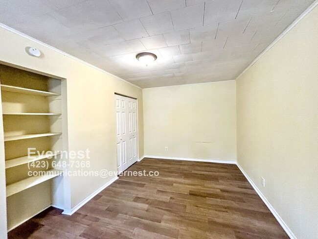 Building Photo - 9823 Dallas Hollow Rd