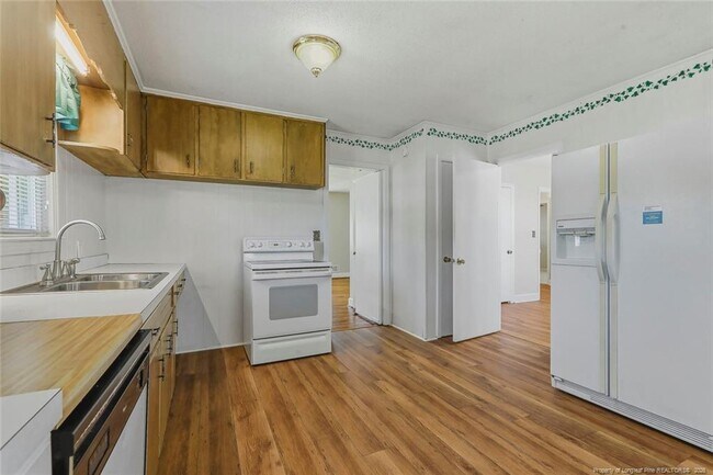 Building Photo - 2902 Cornell Dr
