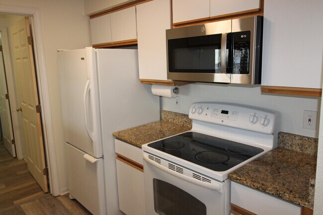 Building Photo - 1411 Heatherwood Ln