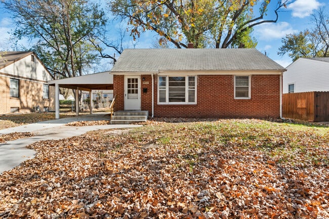 Building Photo - 1932 S Parkwood Ln