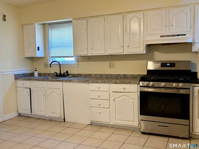 Building Photo - 162 Gilbert Ave